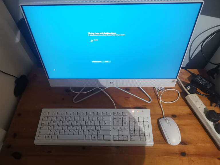 HP All-in-One PC – White, with Keyboard and Mouse reduced price