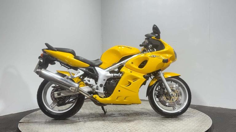 Suzuki SV650 SV650 2002 CURVY 37K NEW MOT PERFECT FIRST TIME BIKE A2 650CC