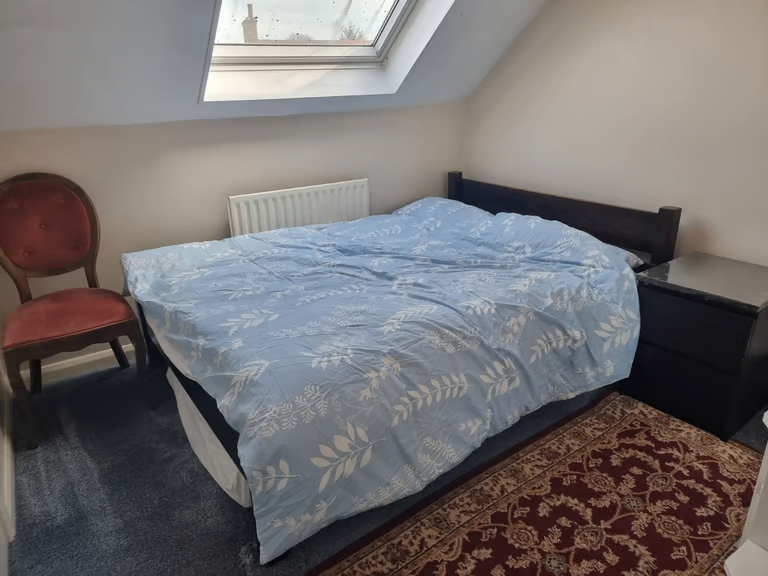 Spacious and Cosy Double Rooms for Rent in - CR4 3SB