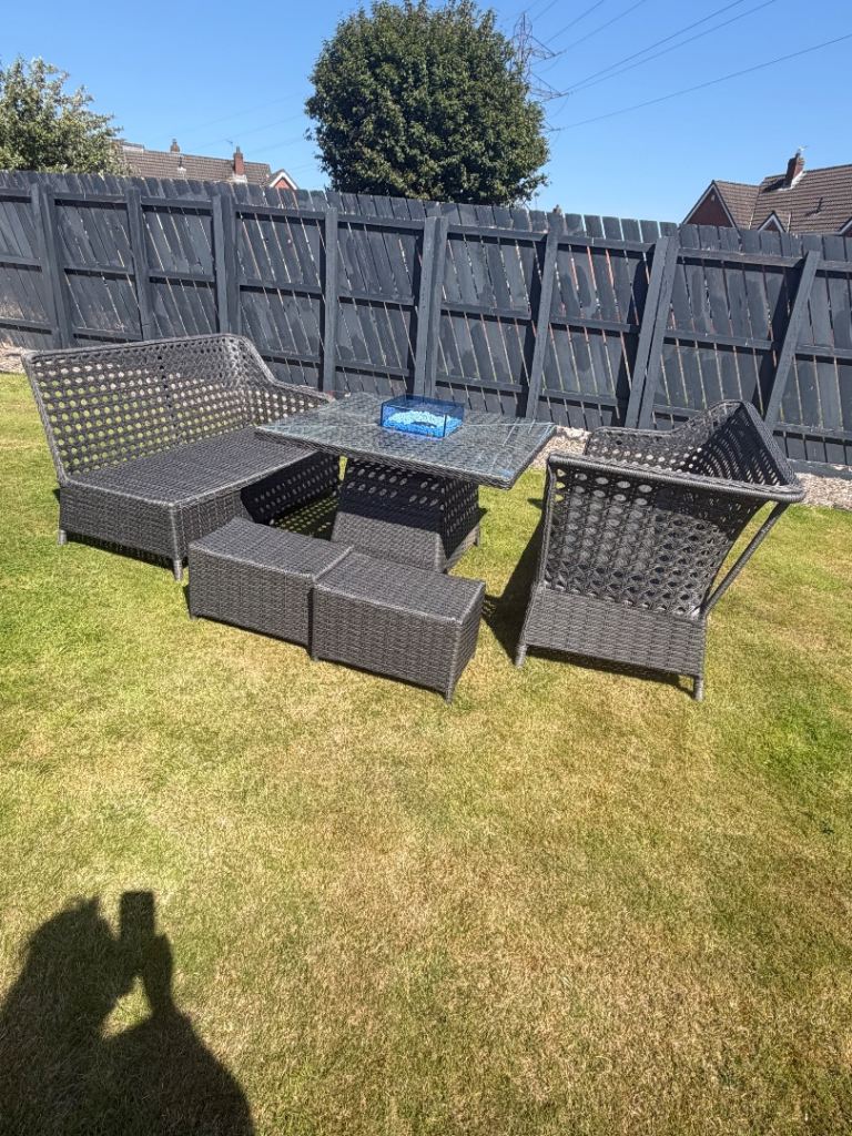 Garden furniture fire pit table and chairs 