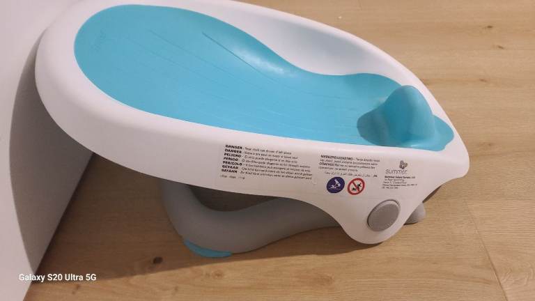 Baby bath newborn 