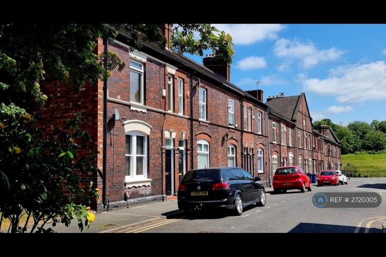 1 bedroom flat in Well Street, Newcastle-Under-Lyme, ST5 (1 bed) (#2720305)