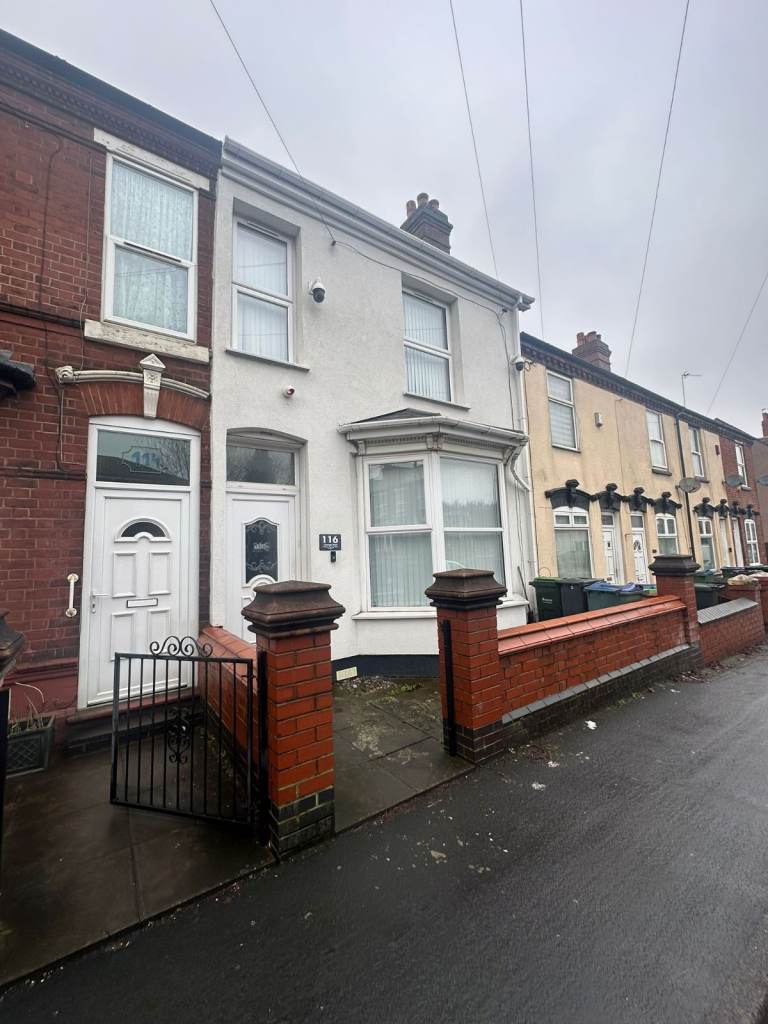 *B.C.H* 4 Bedroom Home- Vicarage Road, OLDBURY