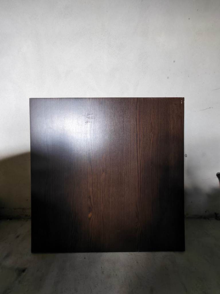 Extendable wood table with 4 chairs 