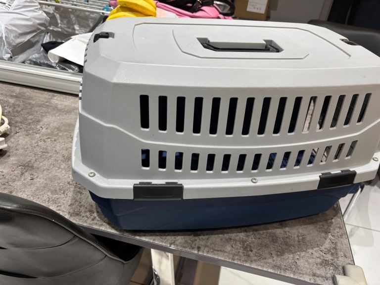 Pet carrier 