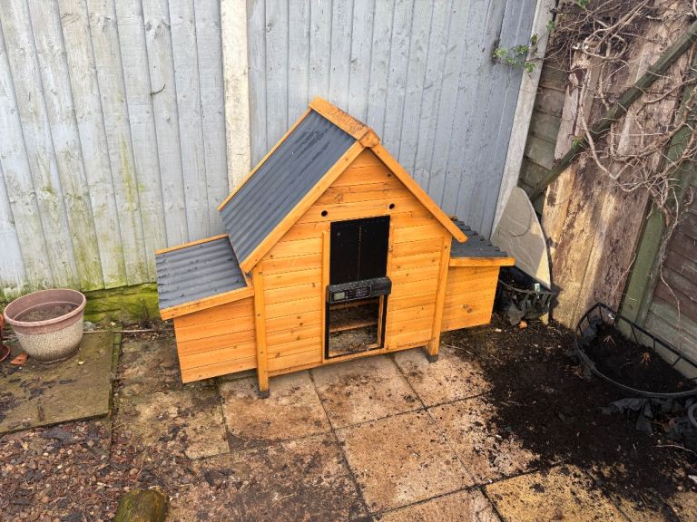 Free chicken coop and accessories 