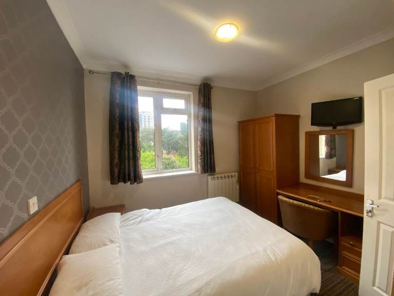 Furnished En-Suite Double Room – All Bills Included – £190 Per Week