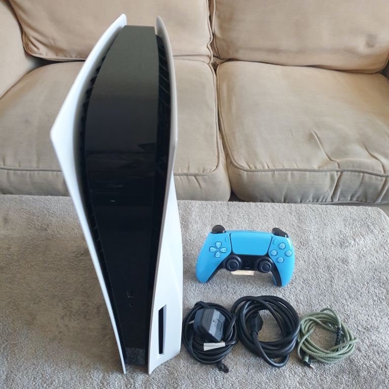 PS5 Disc Edition - Condition Excellent, Controller/Cables/Game
