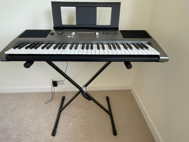 Yamaha PSR E353 Electronic Keyboard and Stand with Dust Cover