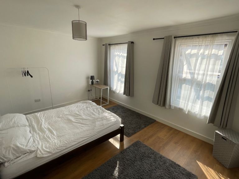 Rooms in a lovely house available Turnpike Lane 