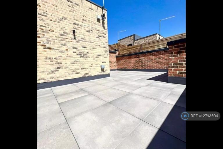 2 bedroom house in Inkwell Avenue, Watford, WD18 (2 bed) (#2793504)