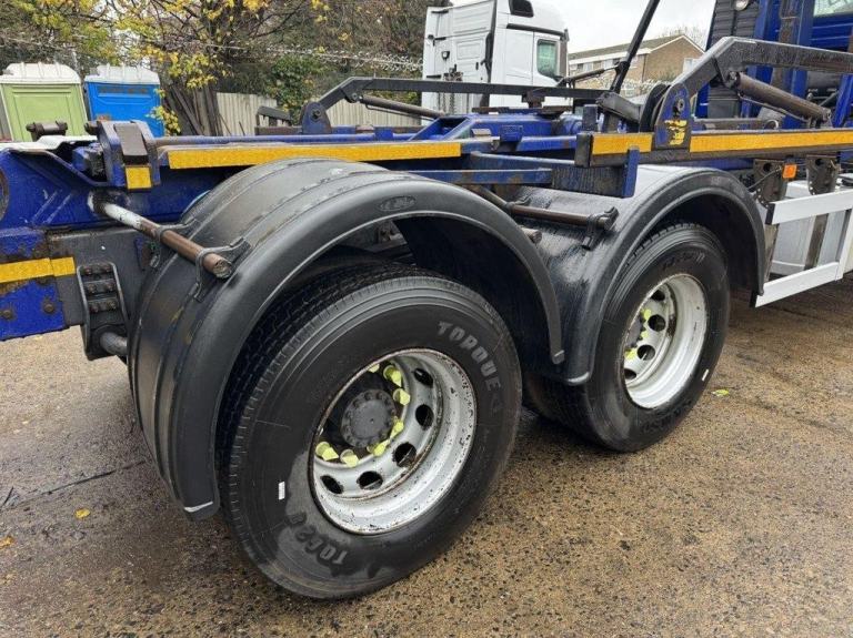 2012 VOLVO FM-330 6X4 HOOK LOADER