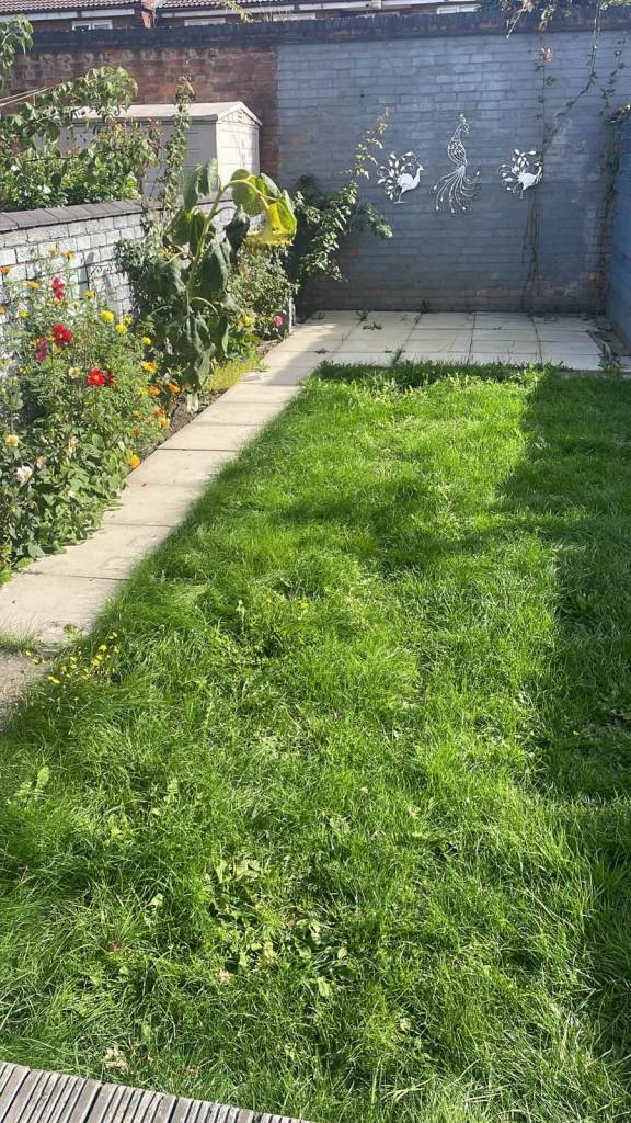 We are proud to offer a fully refurbished delightful 3 bedroom, 1 bathroom house in, popular area