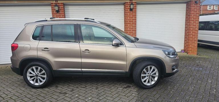 2011 Volkswagen Tiguan 2.0 TDi BlueMotion Tech SE 5dr ESTATE DIESEL Manual