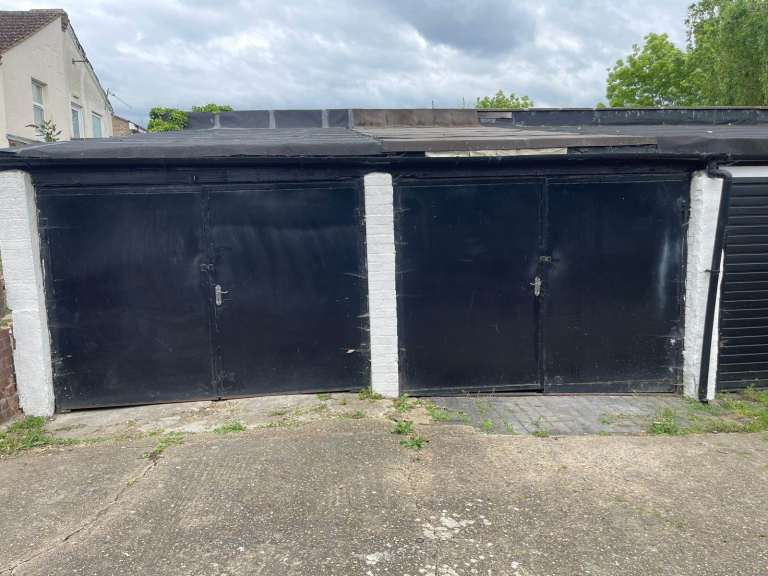 Large Double Garage to Rent - Enfield EN3