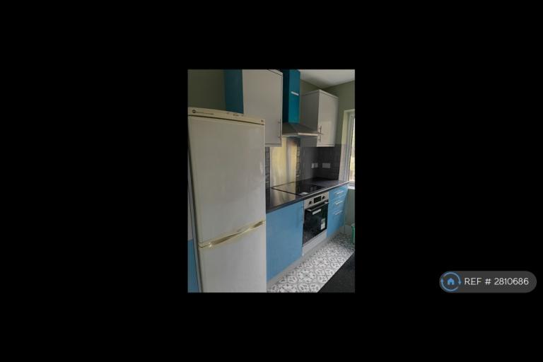 2 bedroom flat in Cavendish Avenue, London, W13 (2 bed) (#2810686)