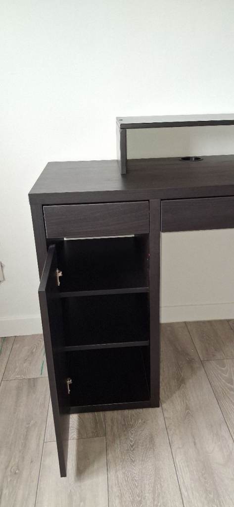 Ikea Black Computer De
sk