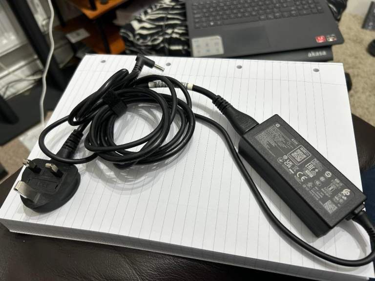 19.5 volts laptop power supply (8 or more available)