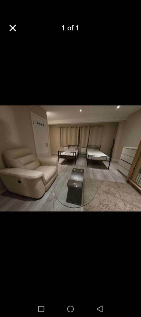 Very Large Double Triple Bedroom right next to Gants Hill Underground and Bus Station