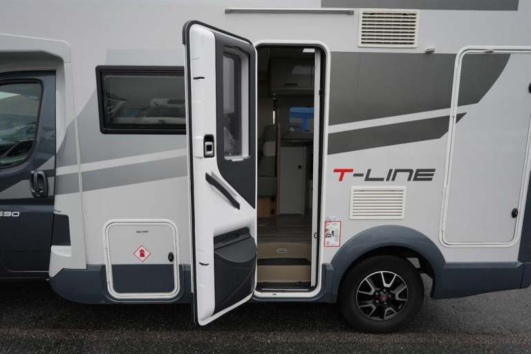 Roller Team T-Line 590 FIAT 4 BERTH 4 TRAVEL SEAT MOTORHOME