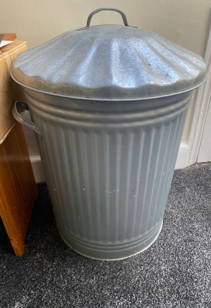 Silver/ Grey Traditional Galvanized Steel Dustbin with Lid