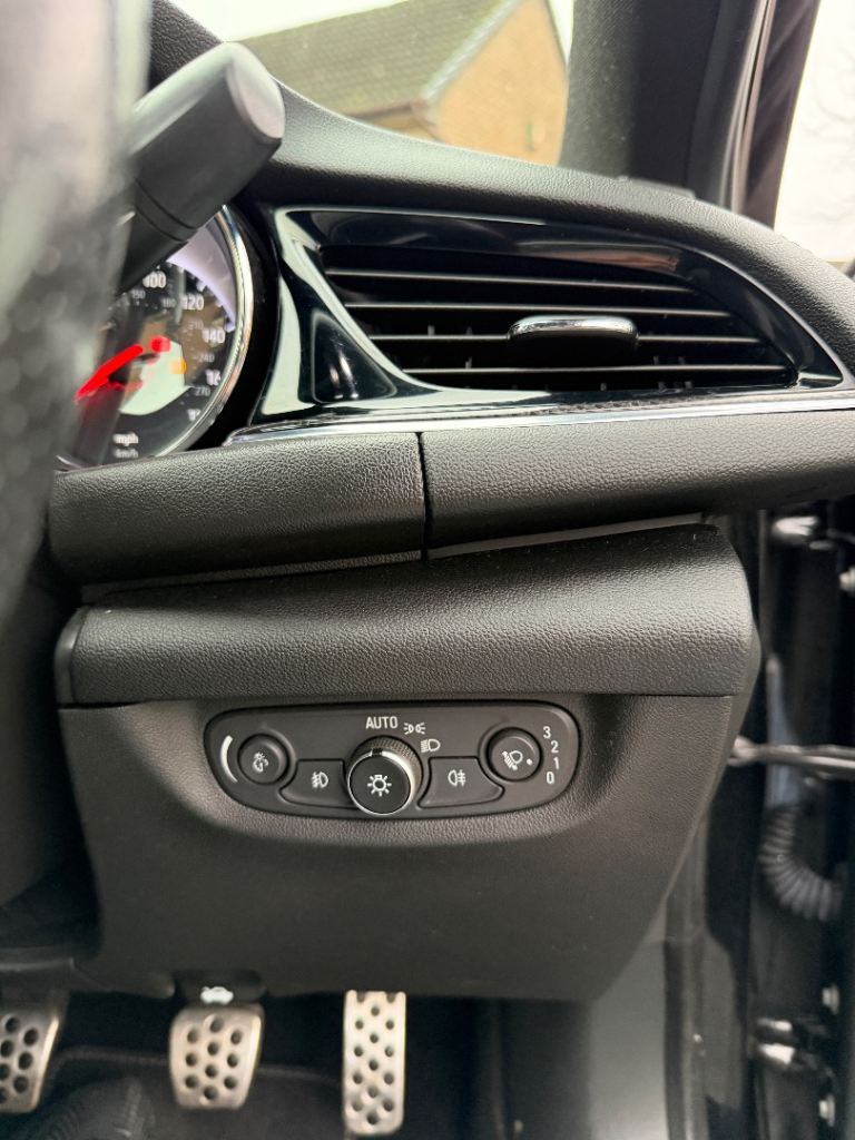 Vauxhall, INSIGNIA, Hatchback, 2019, Manual, 1490 (cc), 5 doors