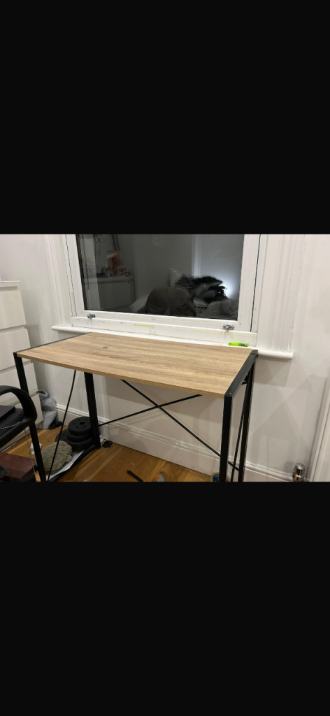 Wooden Top Desk – Good Condition