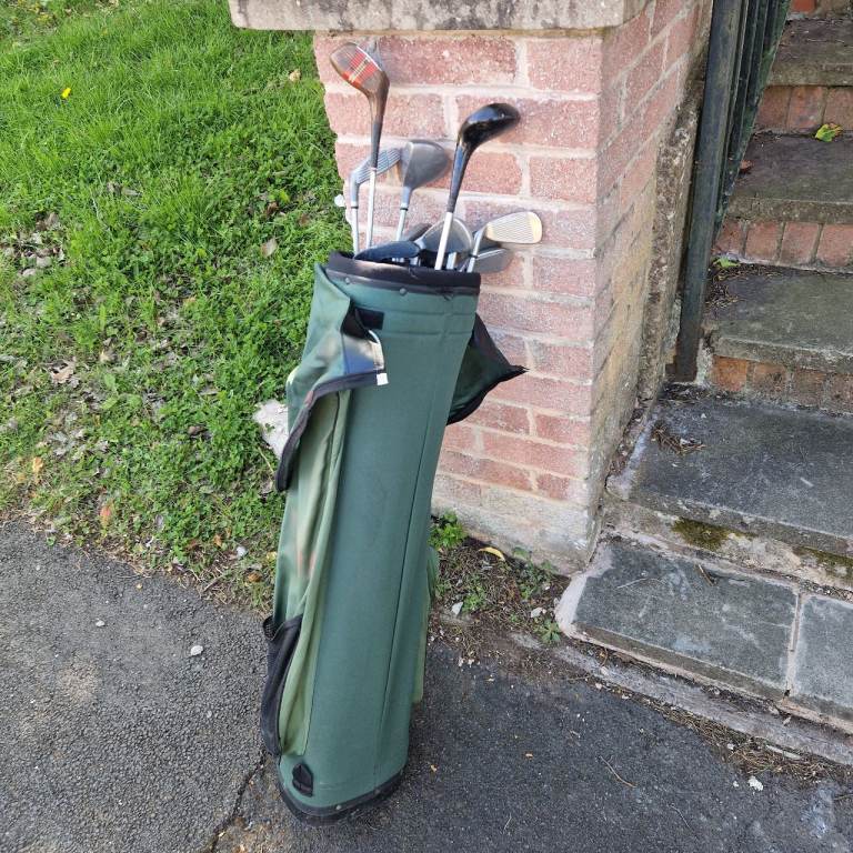Skymax golf clubs and carrier 