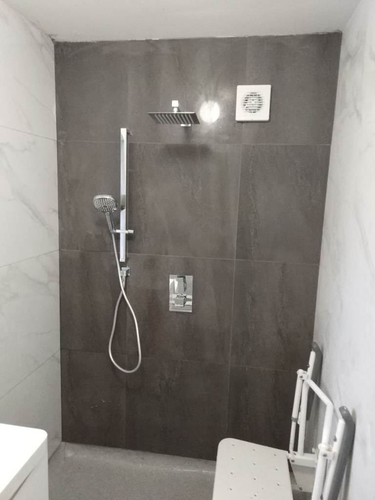 Bathroom Fitter Middlesbrough / Free Survey, Fully Insured & Professional Service 🛁