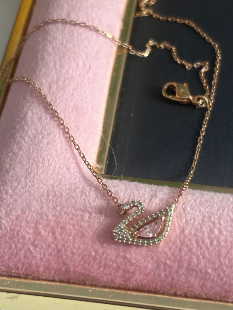 Swarovski Swan Necklace – Rose Gold 
