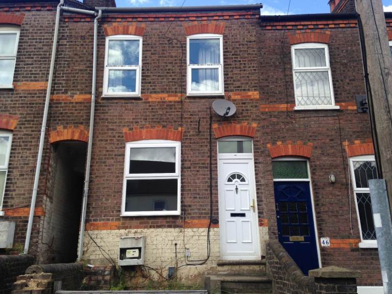 Three Bedroom House LU15HZ