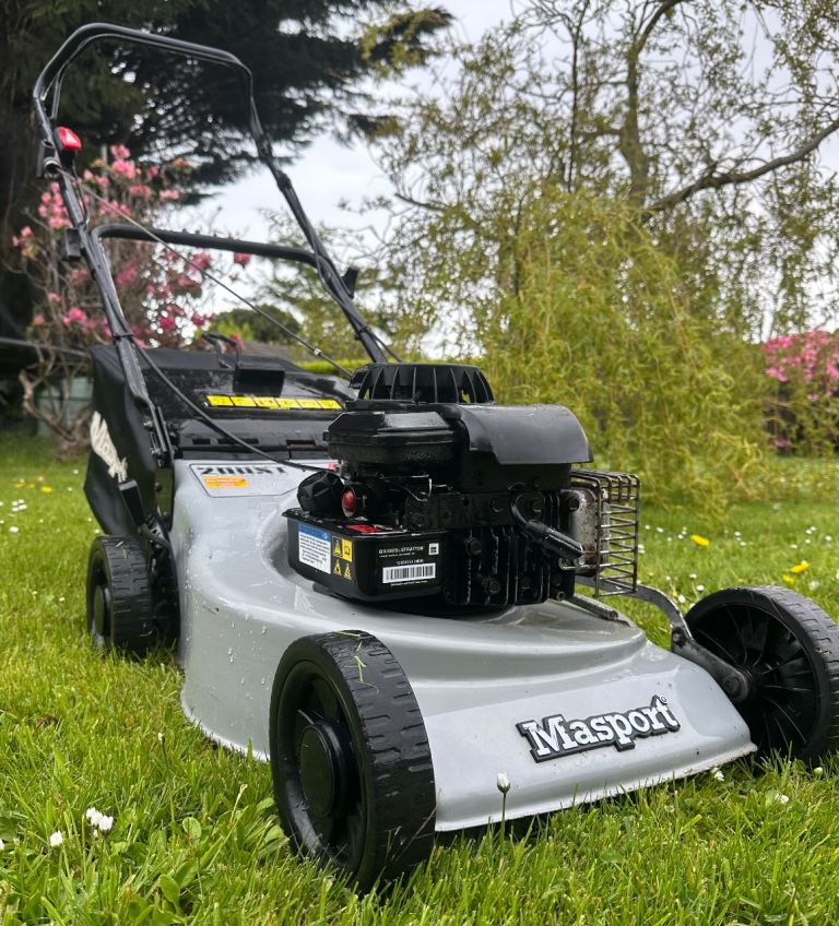 Masport 18”cut petrol lawnmower super condition Briggs easy start solid heavy gauge steel deck mower