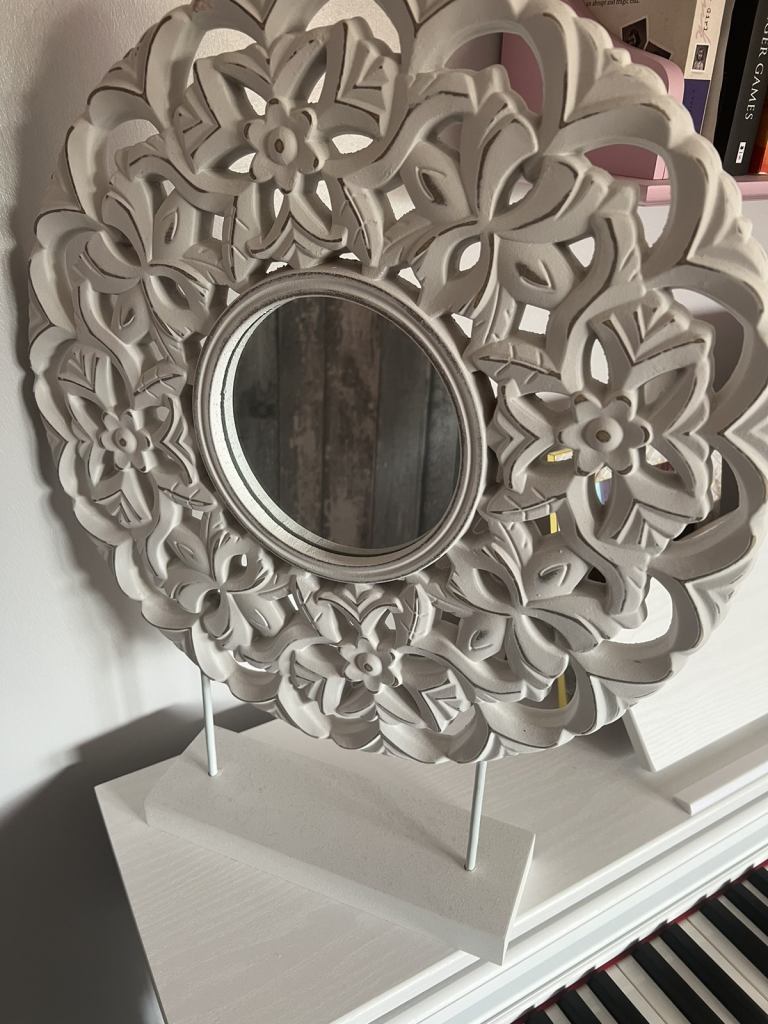 Shabby chic mirrored decoration 