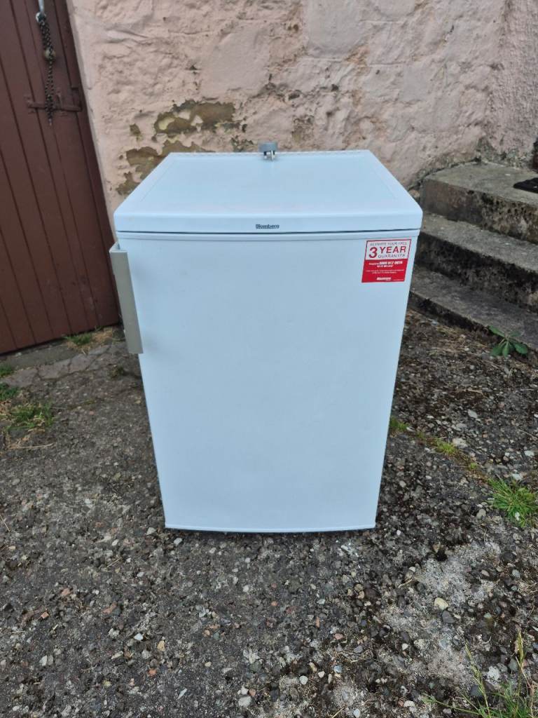 Blomberg Freestanding Freezer with Drawers – White, Good Condition under counter