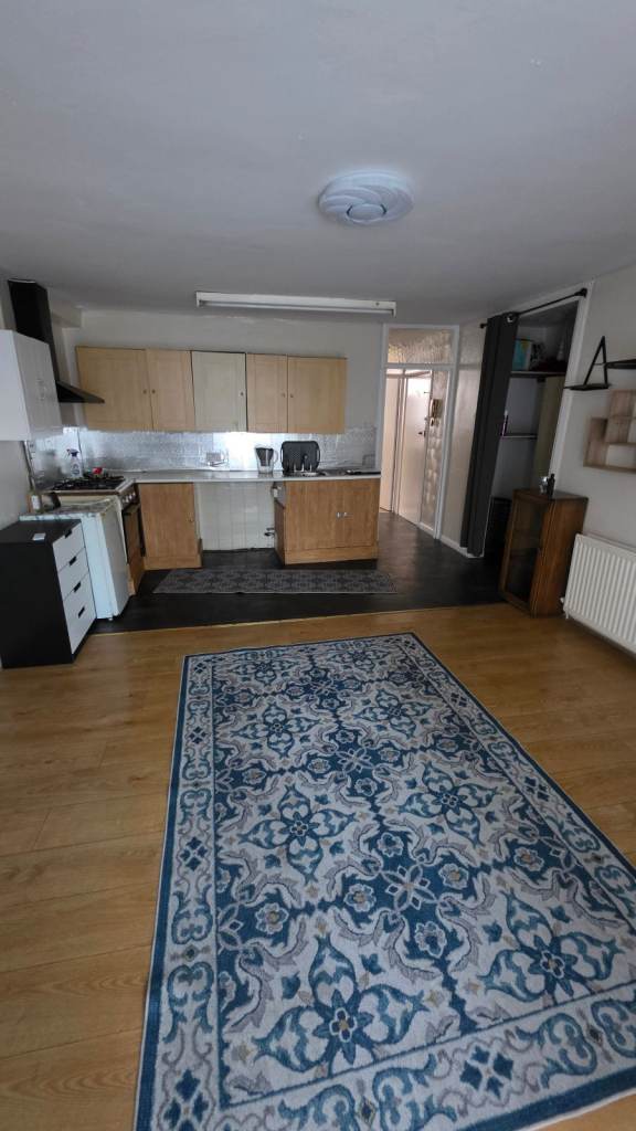 Spacious 1 Bed Ground Floor Garden Flat… First time on market in 13 years!