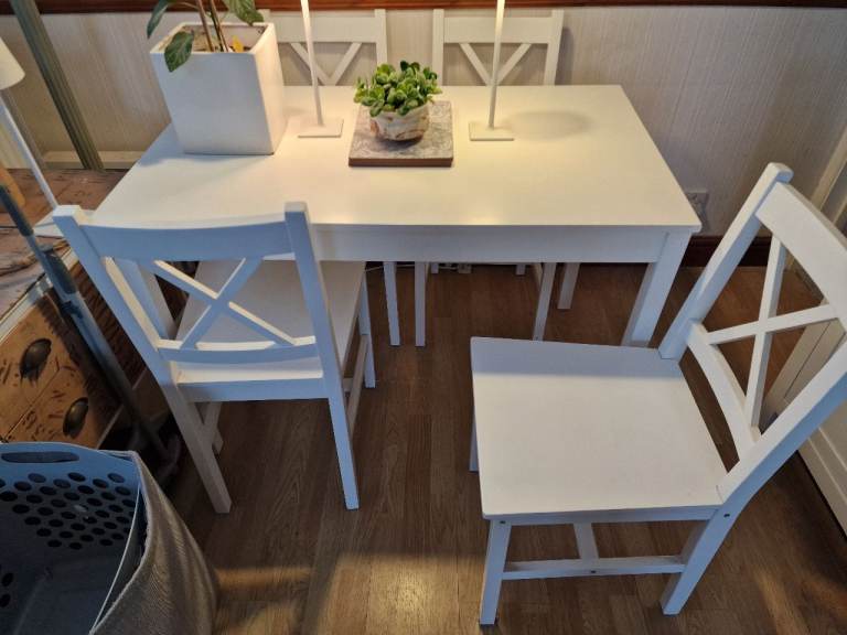 Cottage style table and chairs 