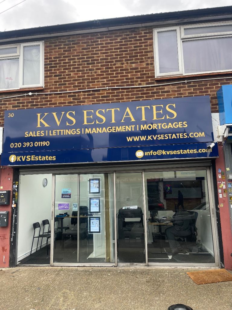 Shop to let near Heathrow 
