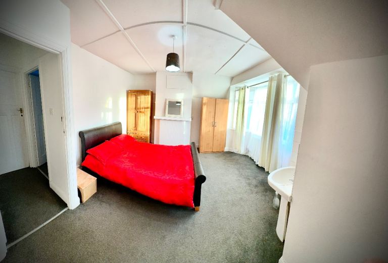 Large Double Room Available – West Drayton Station