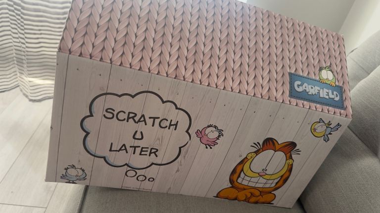 Cat scratcher & Hideaway Houses
