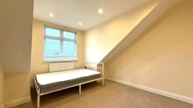 3 bed flat to rent St. Peters Road, Uxbridge UB8 