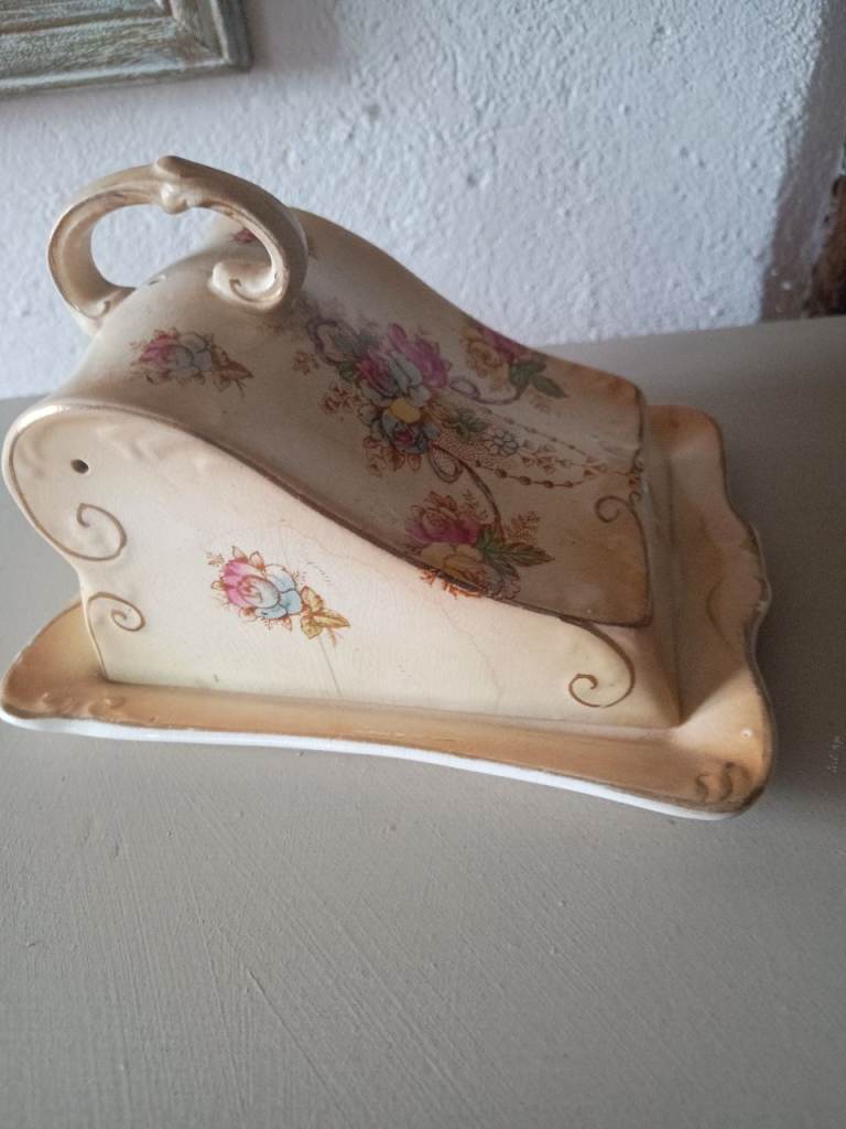 ANTIQUE CROWN DEVON FIELDINGS CHEESE DISH WITH LID