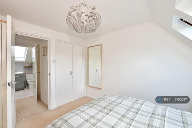 1 bedroom flat in John Wiskar Drive, Cranleigh, GU6 (1 bed) (#2710087)