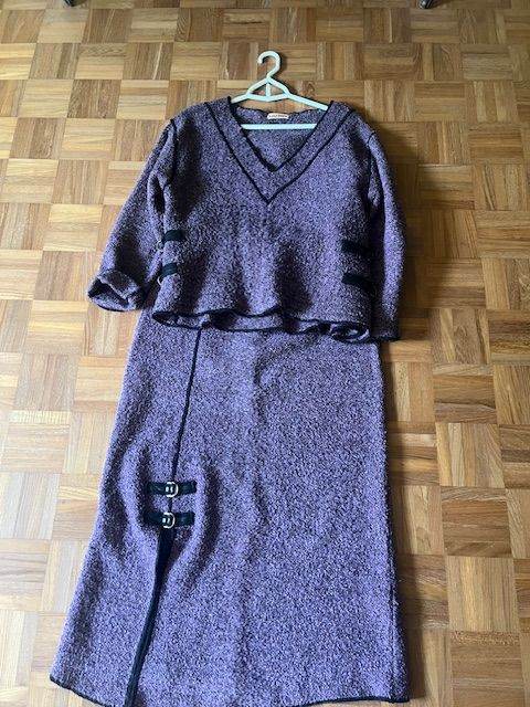 Matching mauve top & skirt with black trimmings fits size 14