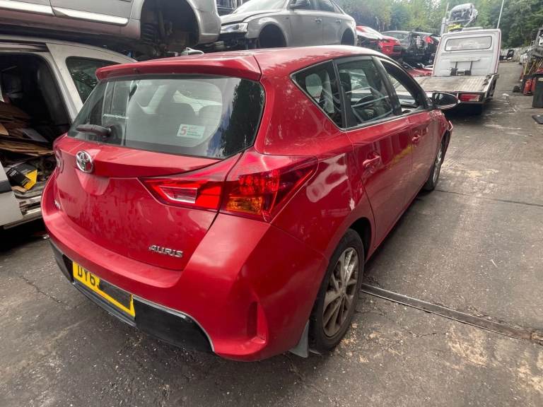 TOYOTA AURIS MK2 2013 1.3 PETROL BREAKING FOR PARTS