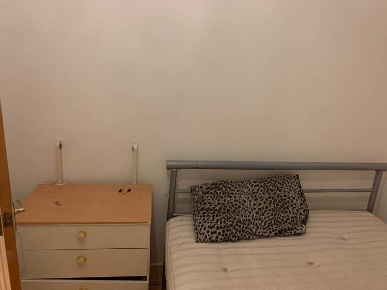 One (1) BEDROOM in ILFORD,  E12 6JW for £1000pcm.. (AVAILABLE In April) ALL BILLS INCLUDED!