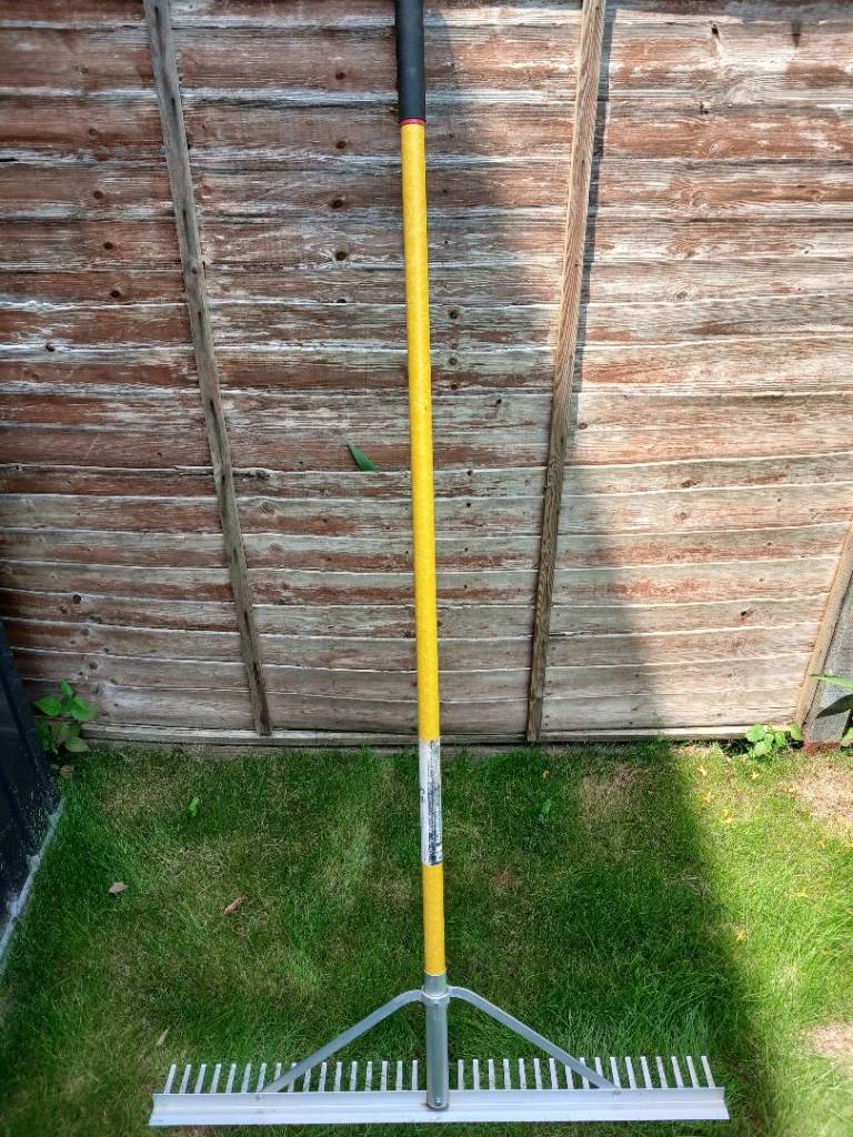 Roughneck landscaping rake 914mm