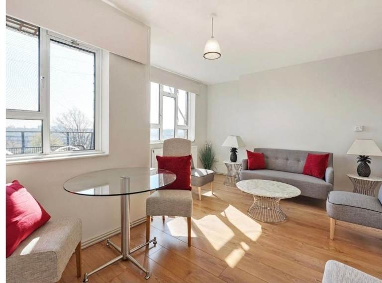 Two bed flat in battersea