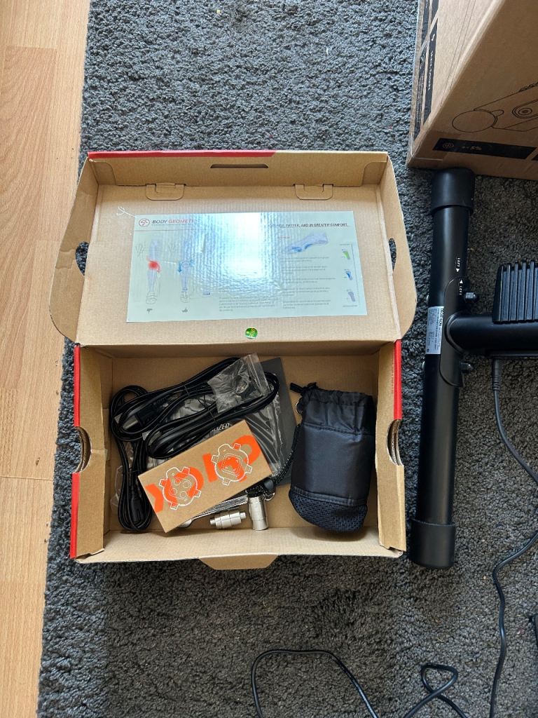 Van Rysel D100 Turbo Trainer with Zwift Cog