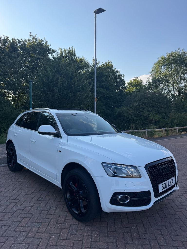 Audi q5 s line Quattro - low miles - white\black - sunroof - automatic 
