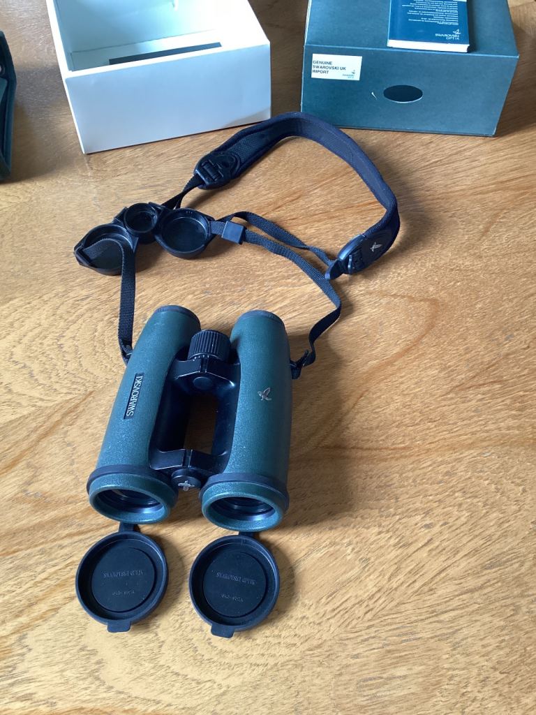 Swarovski    EL  8.5. X. 42. WB.    7.40. Binoculars 